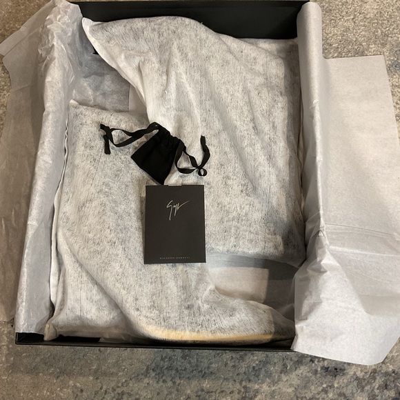 Giuseppe Zanotti Raquel Black Patent Leather Boots, Gold Trim Size 38.5 (US 8.5) - Picture 14 of 16